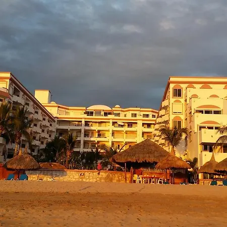 Maz4You Beachfront Condo Mazatlán Habitación foto